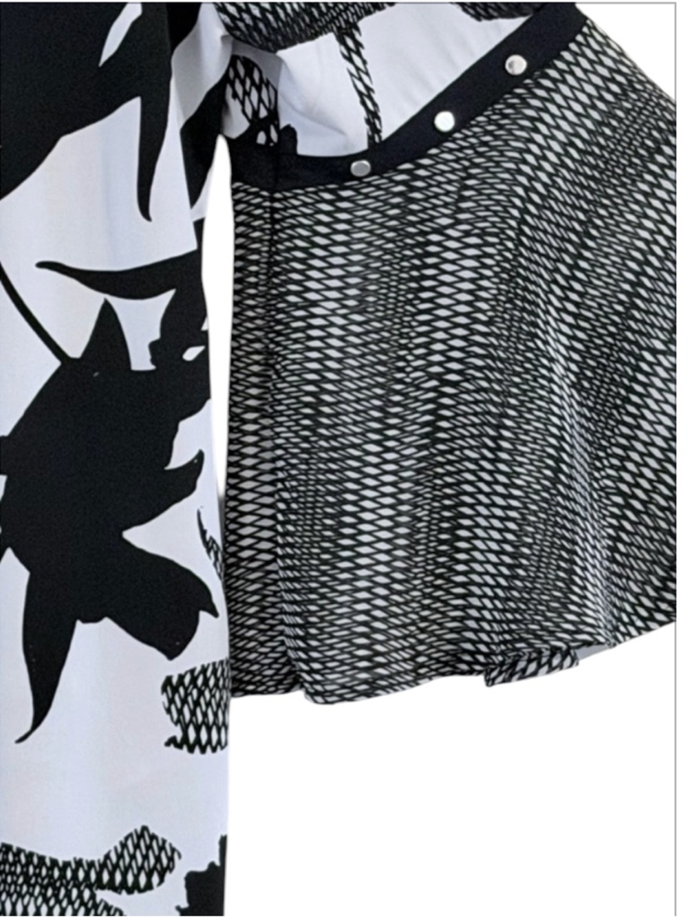JM Collection Black White Floral Bell Sleeve O-Ring Keyhole Top Size L - Picture 3 of 11